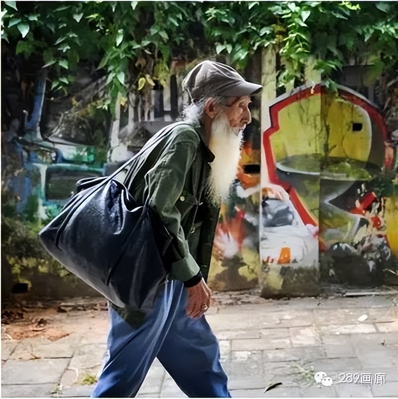 广美裸模爷爷，曾抗美援朝，拾过荒，中过毒，有90后女友