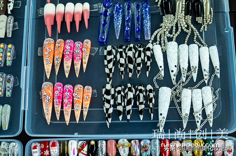 美甲师月入3万的方法,美甲师适合做什么工作