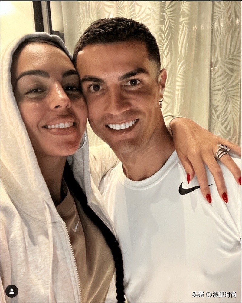 柜姐实现爱马仕自由，足球巨星C罗的女友可不只是个性感的*物尤**