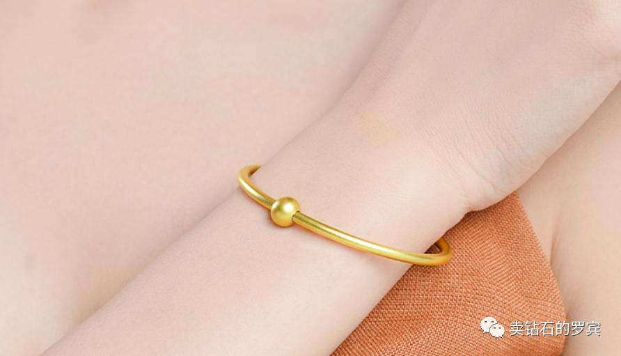 珠宝销售如何吸引新顾客进店,珠宝顾客进门销售技巧和话术