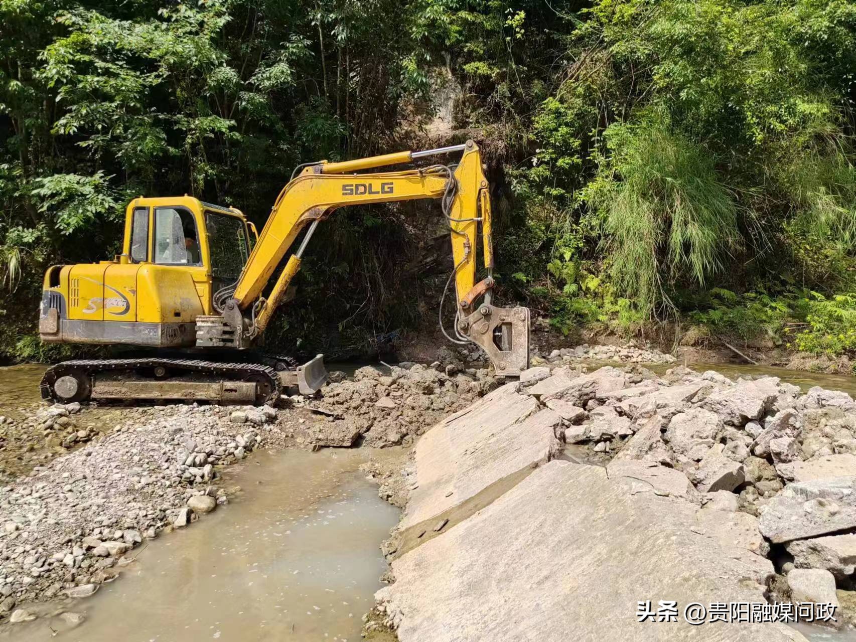 融媒+督查|拦断河道、烧烤玩水......白水河饮用水源保护区竟成“野生”景点？