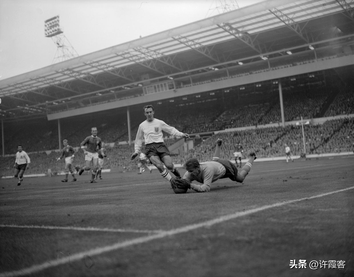 列夫雅辛和球王贝利,门将雅辛和球王贝利在哪个时代