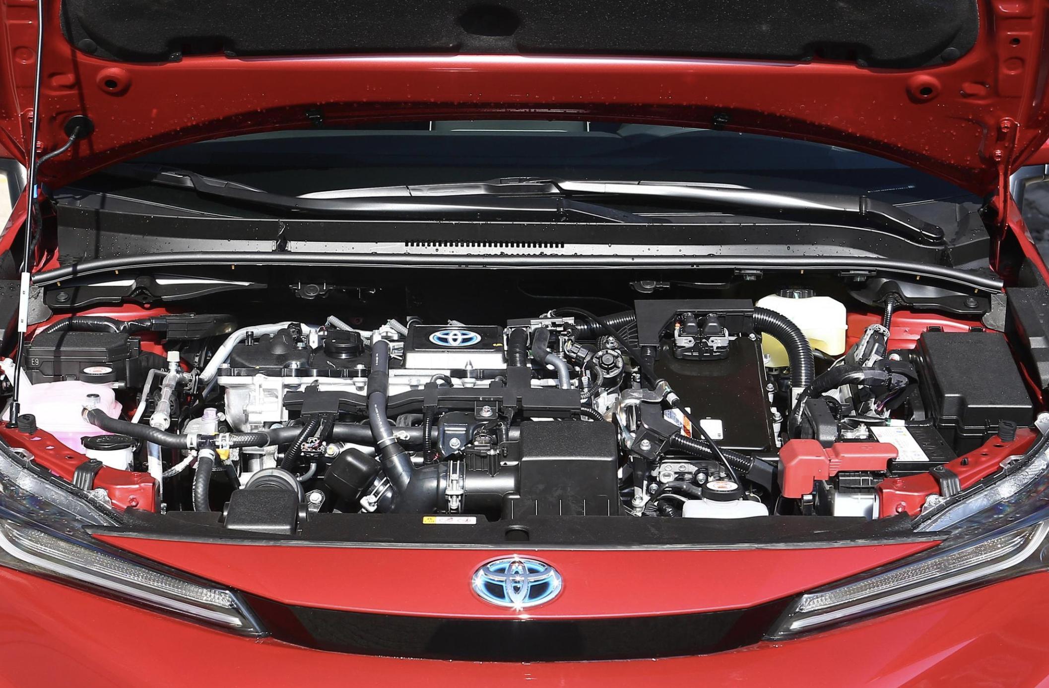 丰田雷凌2021款和大众速腾测评,雷凌和速腾对比哪个更值得入手