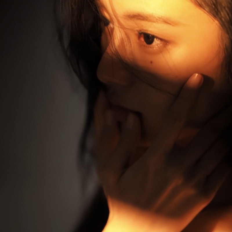 女人阳光努力向上头像插画意境,女人阳光努力向上头像意境