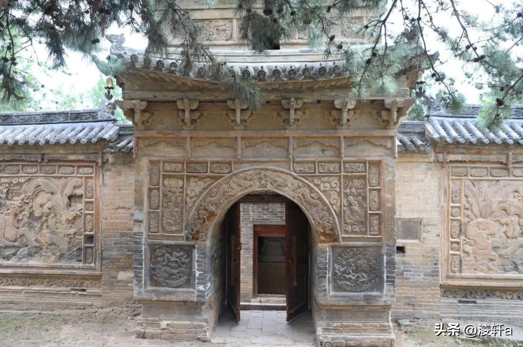 装傻30余年,被宦官当成痴呆扶上皇位,一道圣旨让他们后悔不已