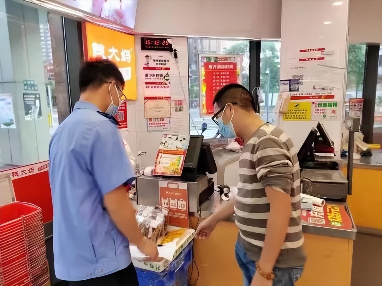 光明最火爆的店铺,光明门面精品店铺