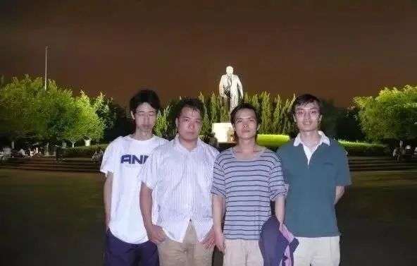 中国小伙制造大型无人机,江苏大叔制造仿生无人机