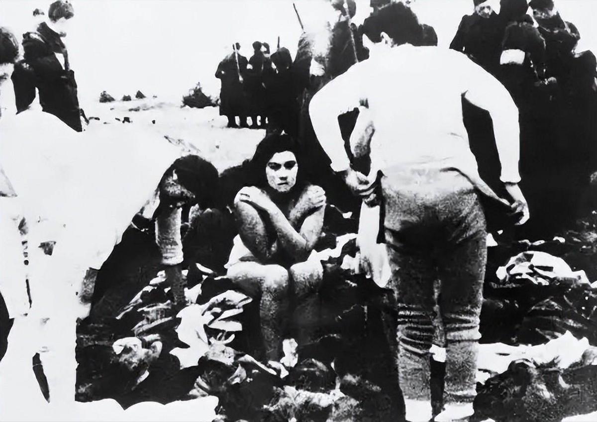 变态的纳粹德国，*光脱**犹太人女人衣服，集体*杀屠**!2