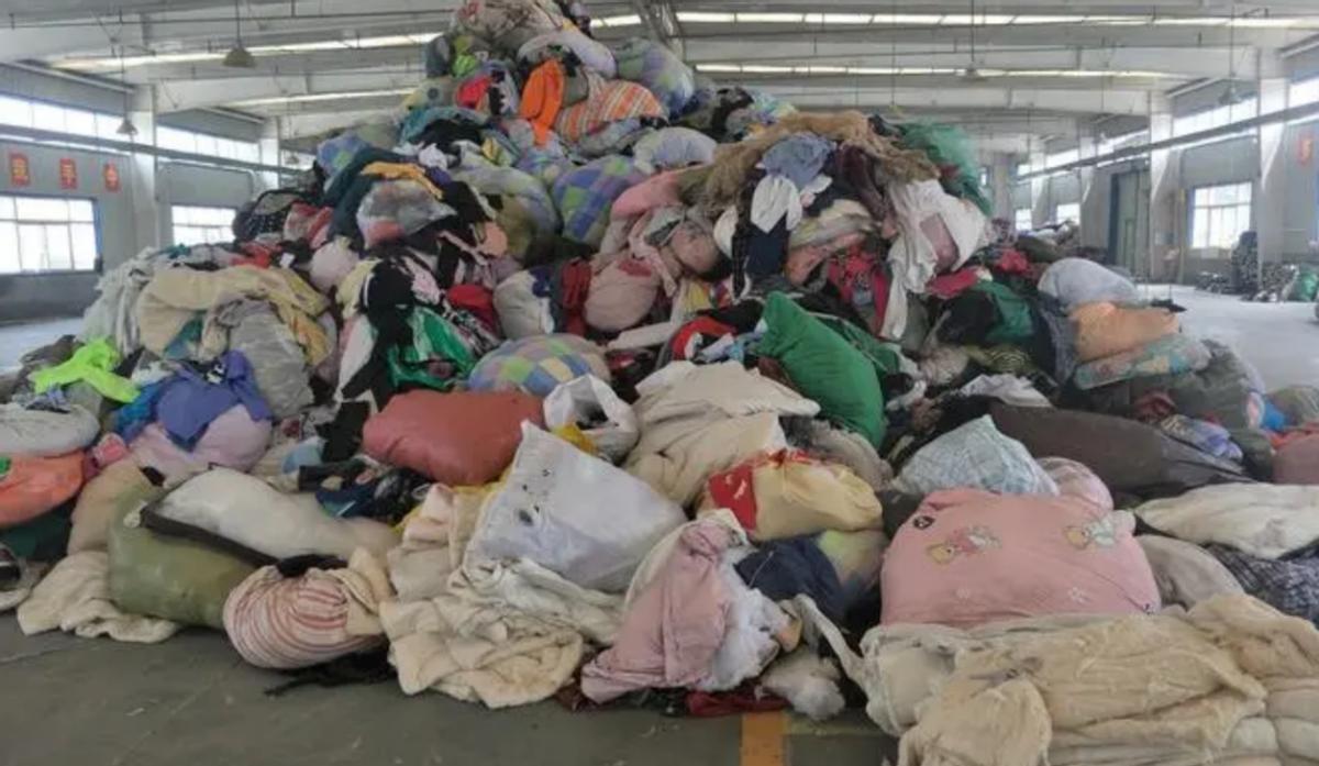 中国旧衣服被非洲人哄抢，一天卖掉20万！女式内衣最受当地人欢迎