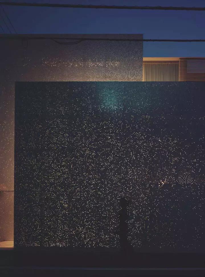 亚洲照明设计师协会丨光影下的冲孔板，金属界的颜值担当