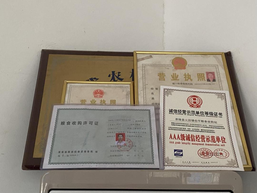 告别打工重回自产自销农村生活,告别家乡去打工挣钱回来过年