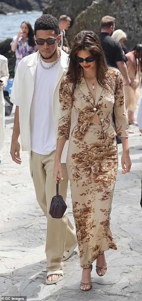 卡戴珊办奢华婚礼！被前任撞见亲热场面，修罗场引全网吃瓜