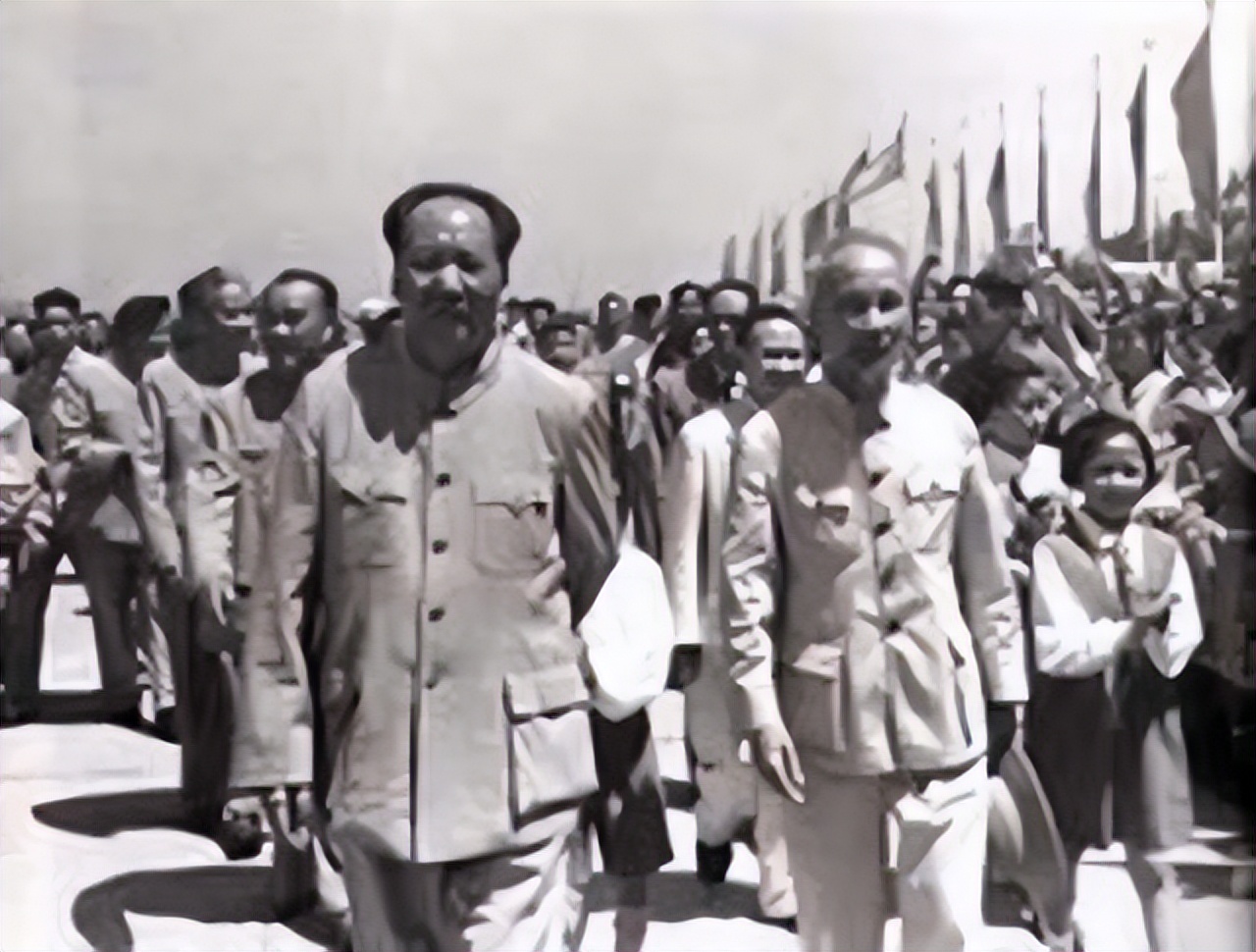 1966年毛主席想出访越南，遭胡志明强烈反对，黎笋一句话成功救场