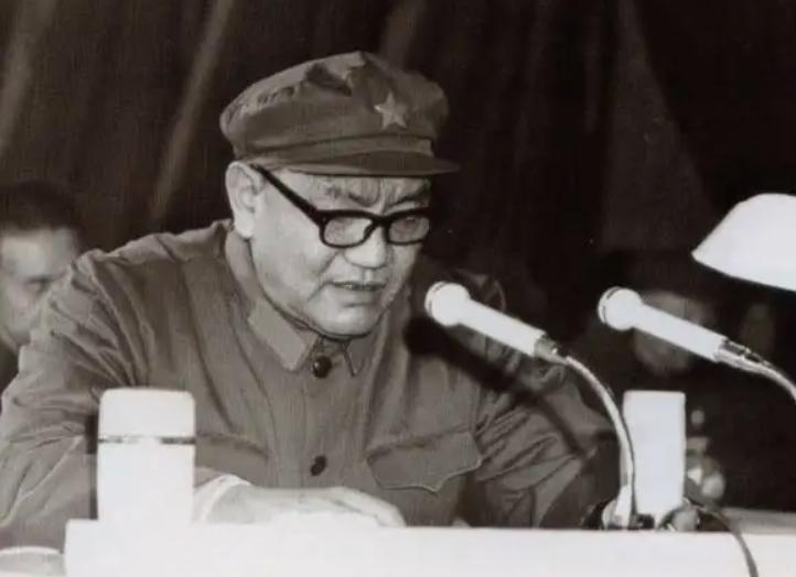 1973年,尤太忠给老政委*小平邓**送烟,*小平邓**拿到烟说了什么?