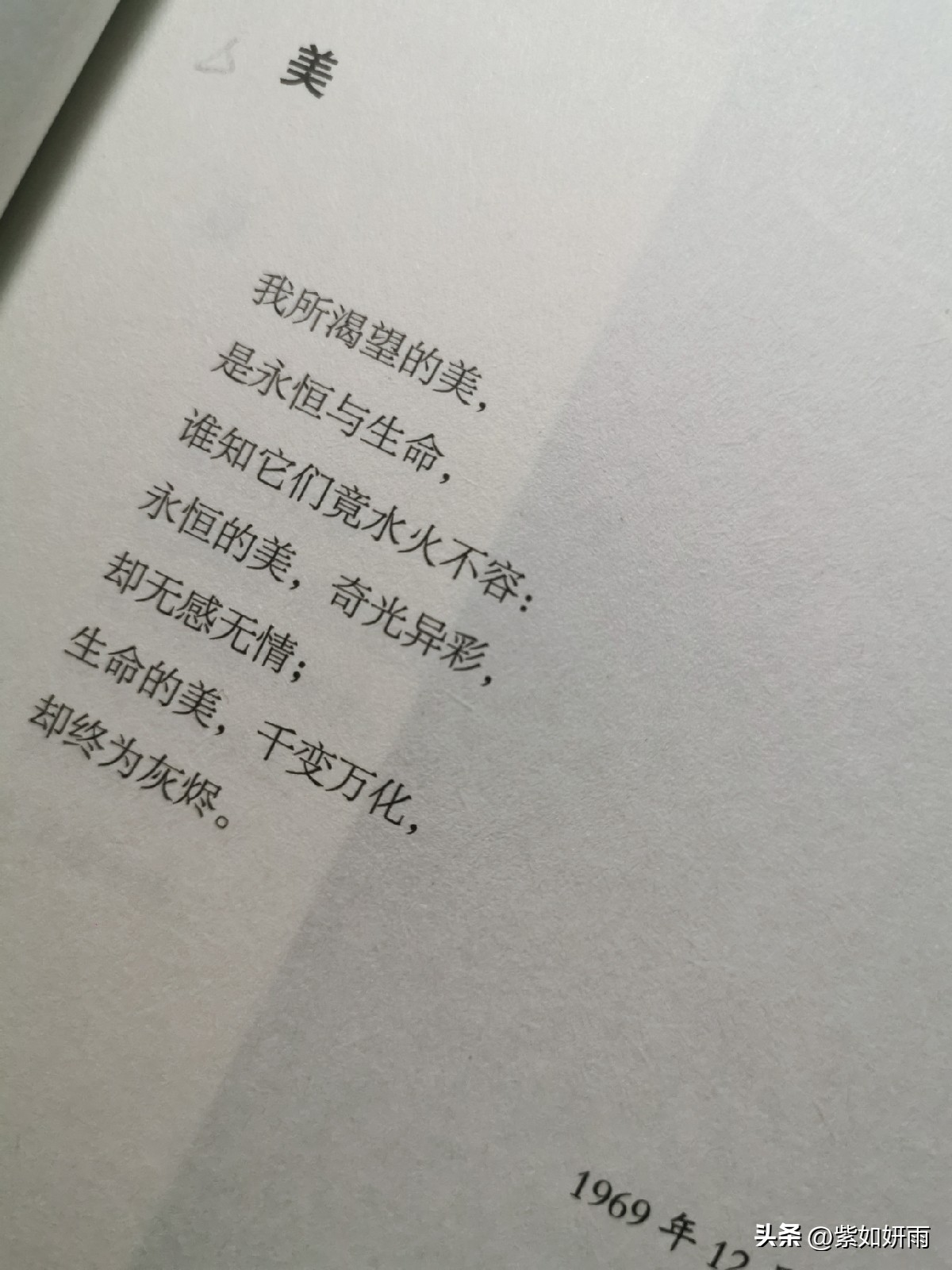 顾城的诗值得我们看吗,顾城的诗评价