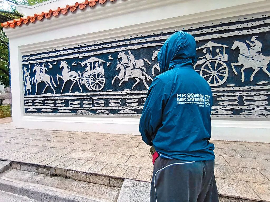 新型*局骗**！港男报旅游团，被女职员车轮战2小时，差点没了30万