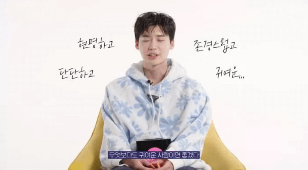 李钟硕IU恋情曝光！两人的恋爱痕迹被扒，李钟硕曾当众向女方表白