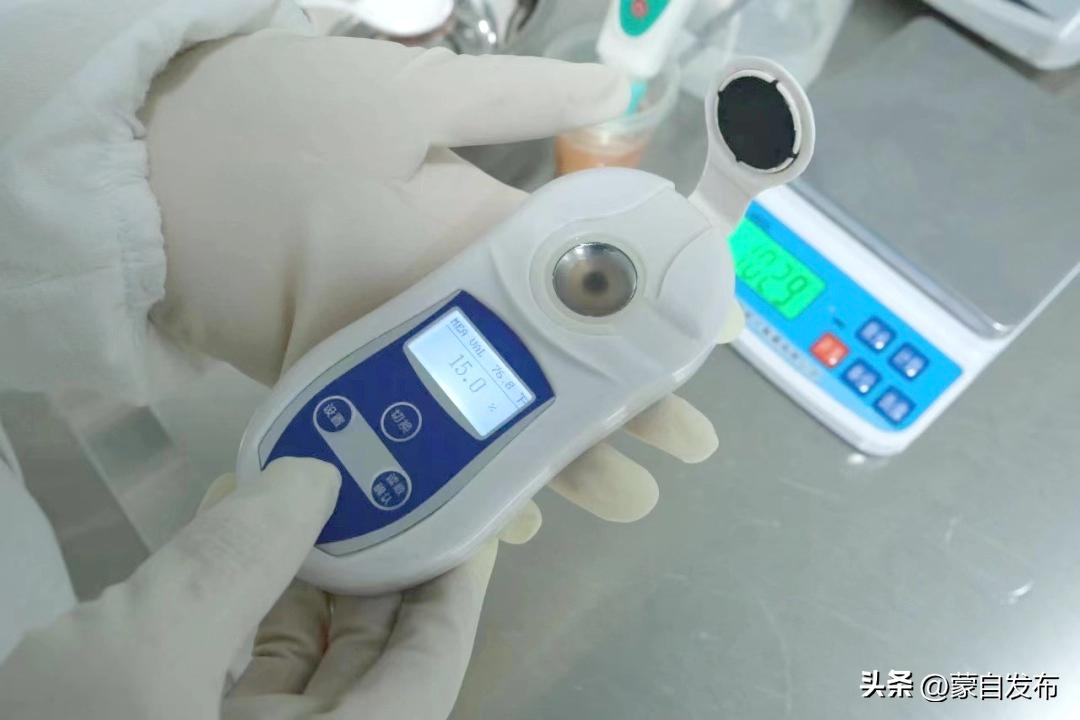 蒙自绿籽石榴好吃吗,蒙自石榴好吃还是突尼斯软籽好吃