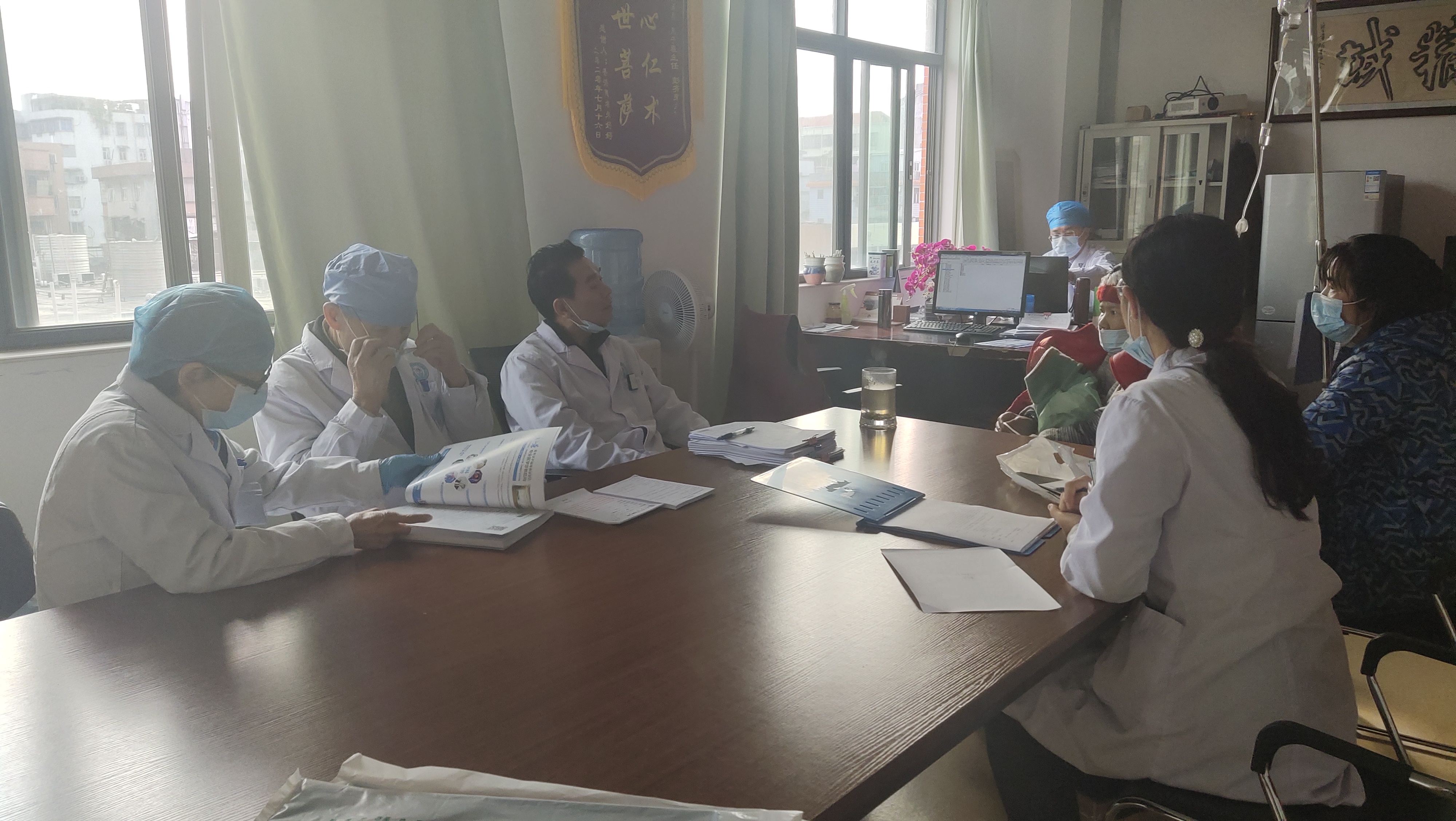 关于癌症治疗的过程,治疗癌症西医比中医贵吗