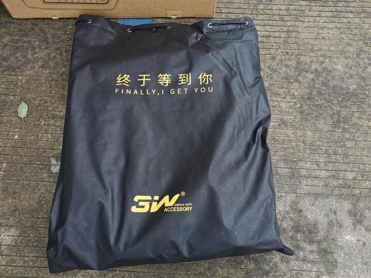 汽车里一股臭脚味,汽车脚垫有臭味怎么消除