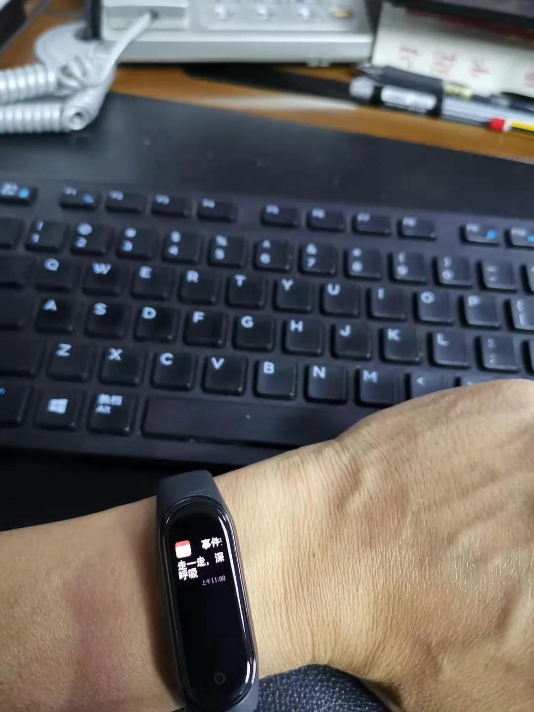 强直睡眠质量不好，半夜腰酸背痛？那就睡前拉伸缓解下