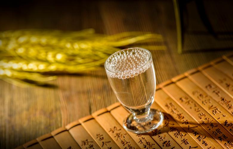 十多块的牛栏山，明明是勾兑酒，销量却年销百亿，为何备受推崇？