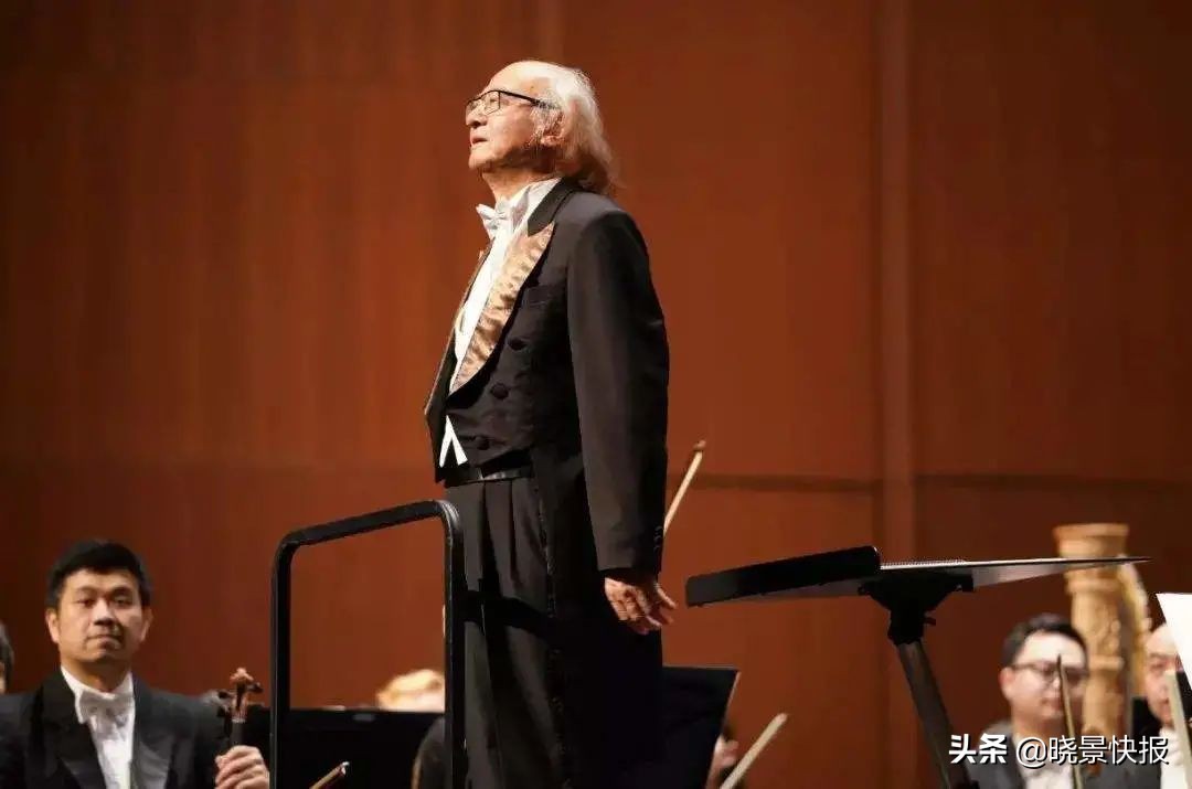 外国人唱中国陕北民歌,背景音乐是陕北民歌