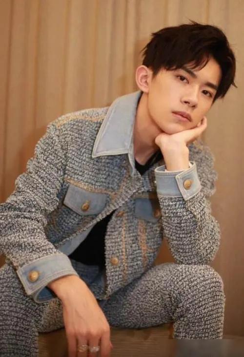 易烊千玺谦逊视频,易烊千玺的低调