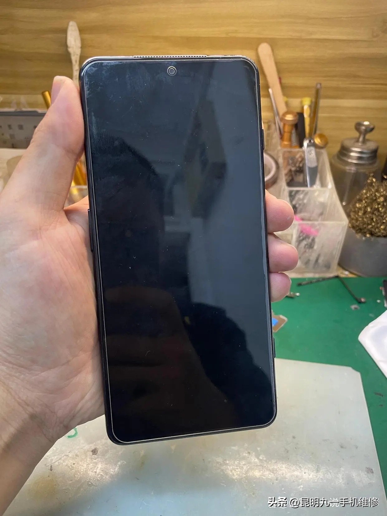 苹果手机突然关机的处理方法,手机为什么还有电却突然关机