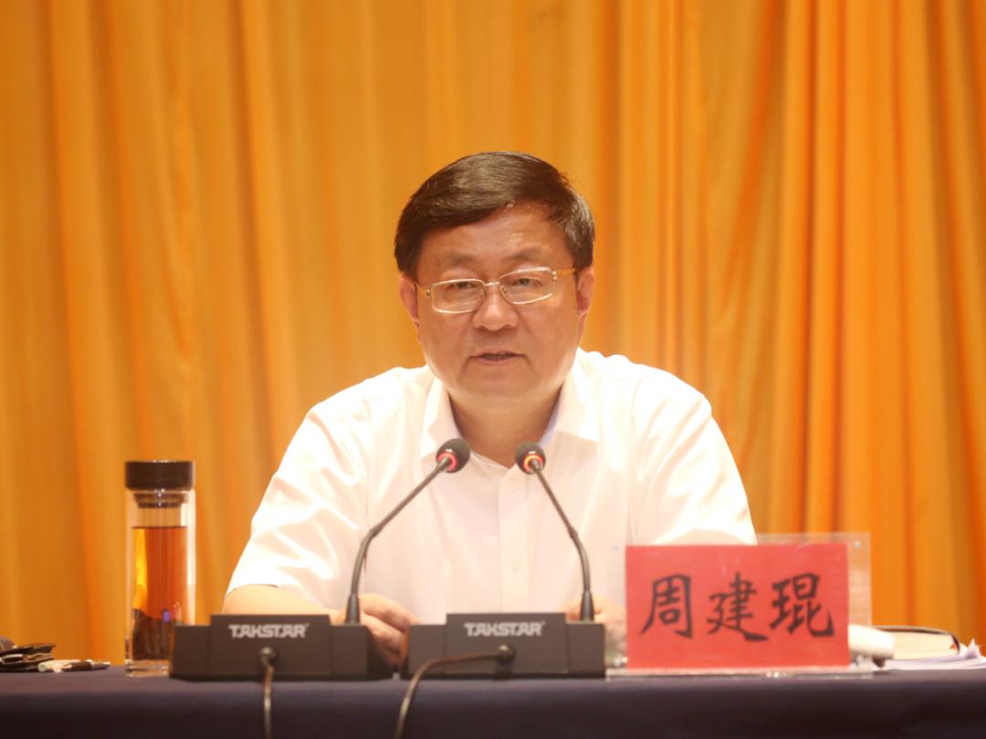 起底贵州首“虎”周建琨:从“笔杆子”到“霸道虎”,罚站年长副市长,公鸡炖汤惹大怒,被曝以扶贫项目谋私
