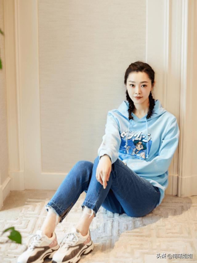 2019年穿卫衣最好看的5种搭配,又到了卫衣配鲨鱼裤的季节了