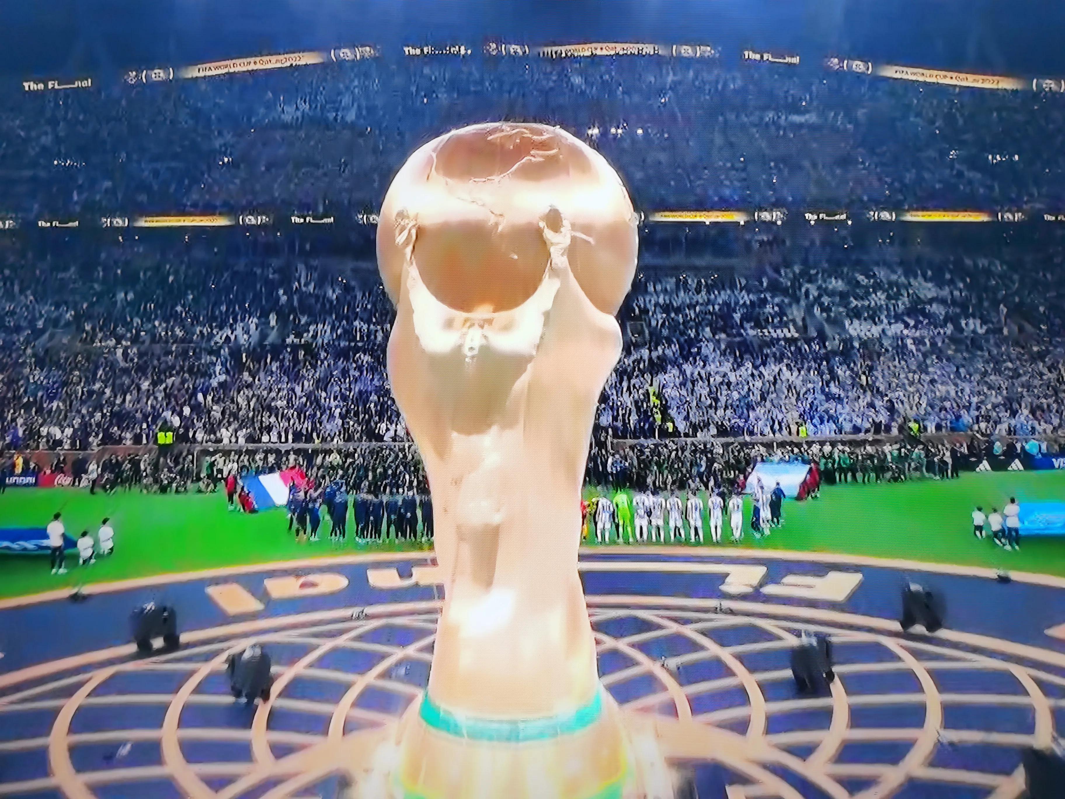 现代诗朗读同框,现代诗举杯