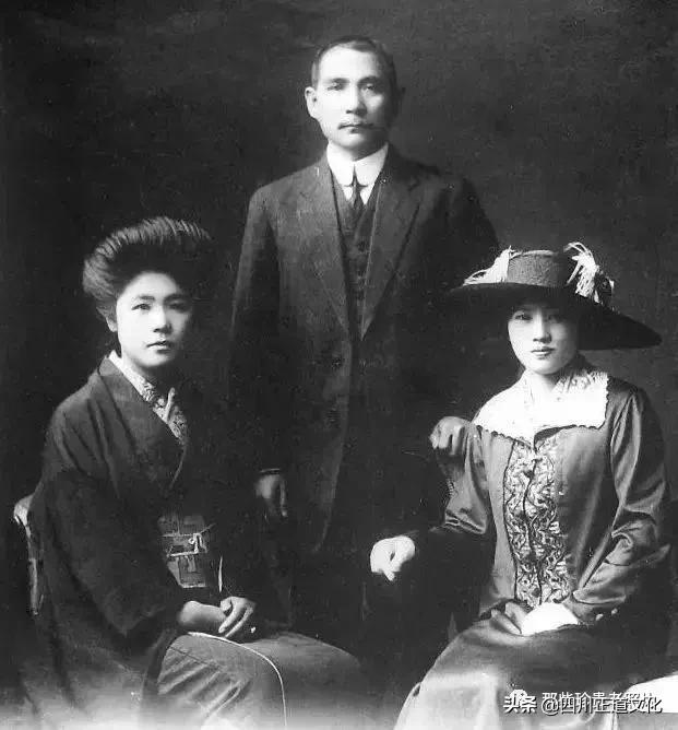 老照片纪念宋庆龄诞辰129周年