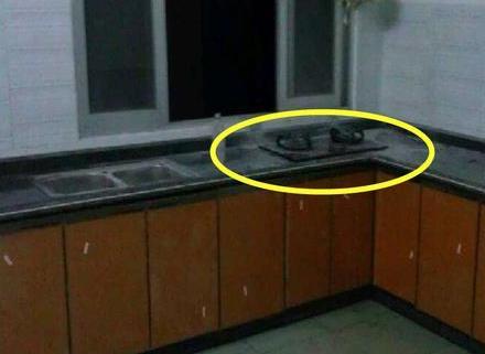 燃气灶正对窗户,燃气灶正对着厨房门怎么办