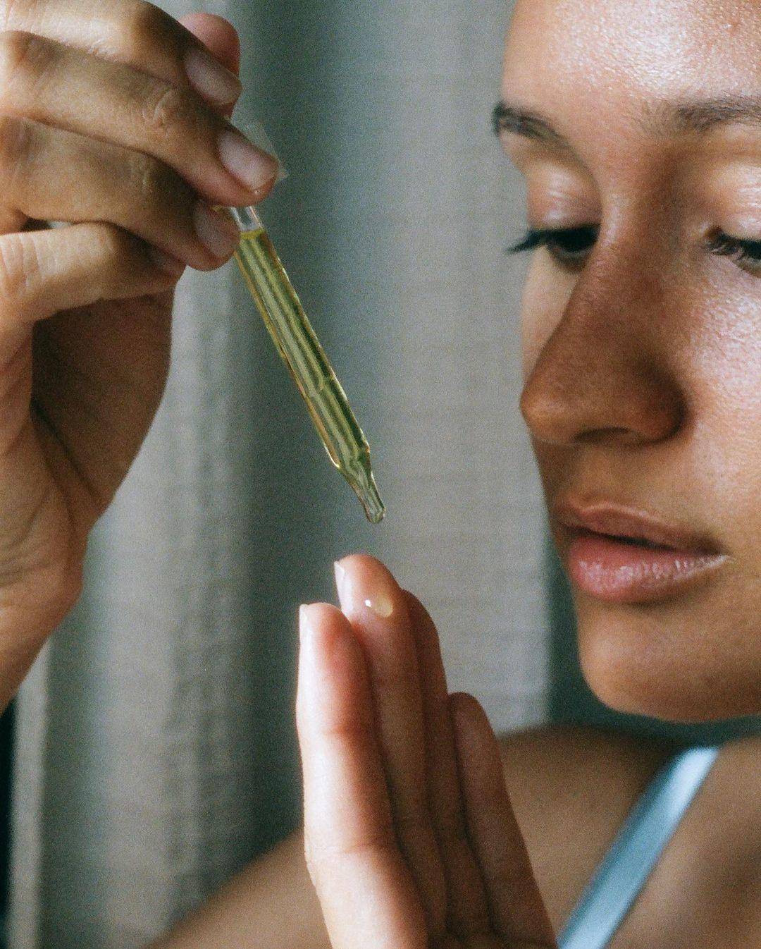 假期治痘最佳时期,如何快速消除熬夜痘