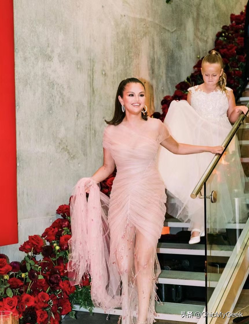 赛琳娜戈麦斯官宣新恋情,赛琳娜戈麦斯精致打扮出席