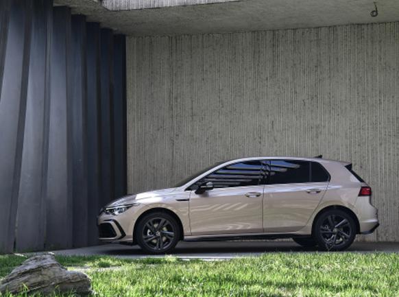 动力强劲提速高效稳定,动力不错换挡快无顿挫的轿车