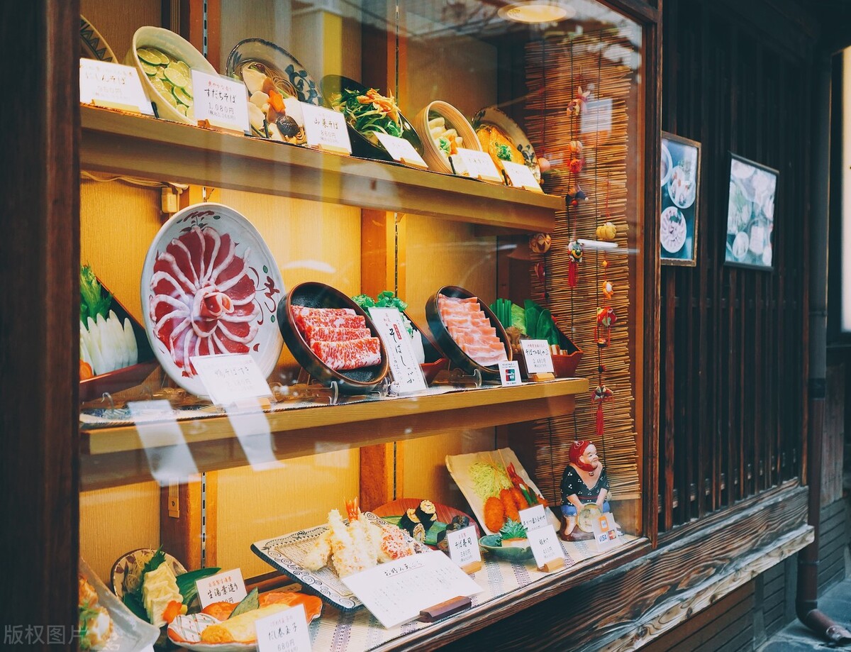 两任首相遇刺，折射日本经济困境，未来人均GDP能和我国拉齐吗？