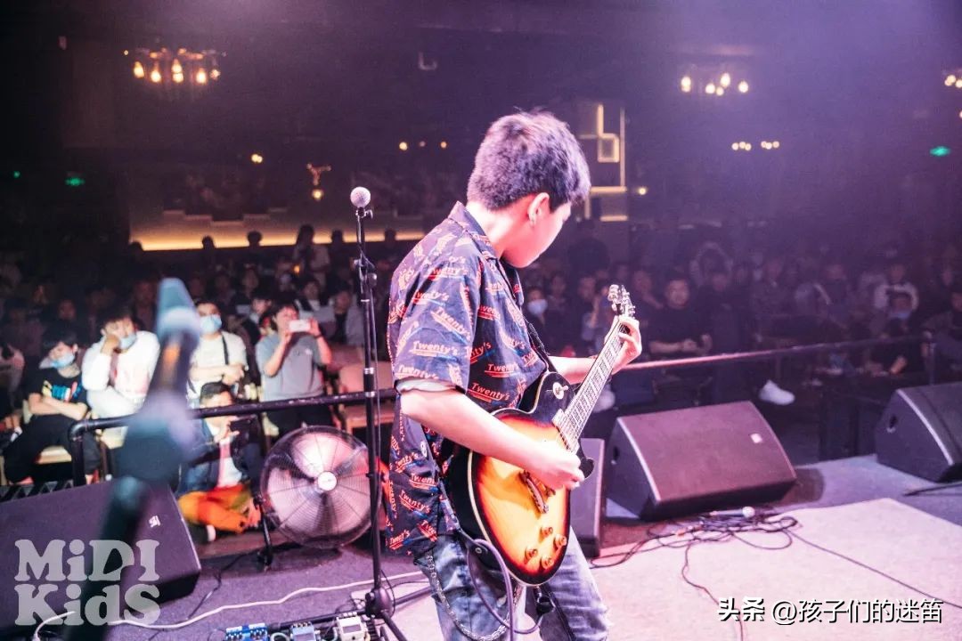 “嗨，我们是14G，来自西安的小伙计”