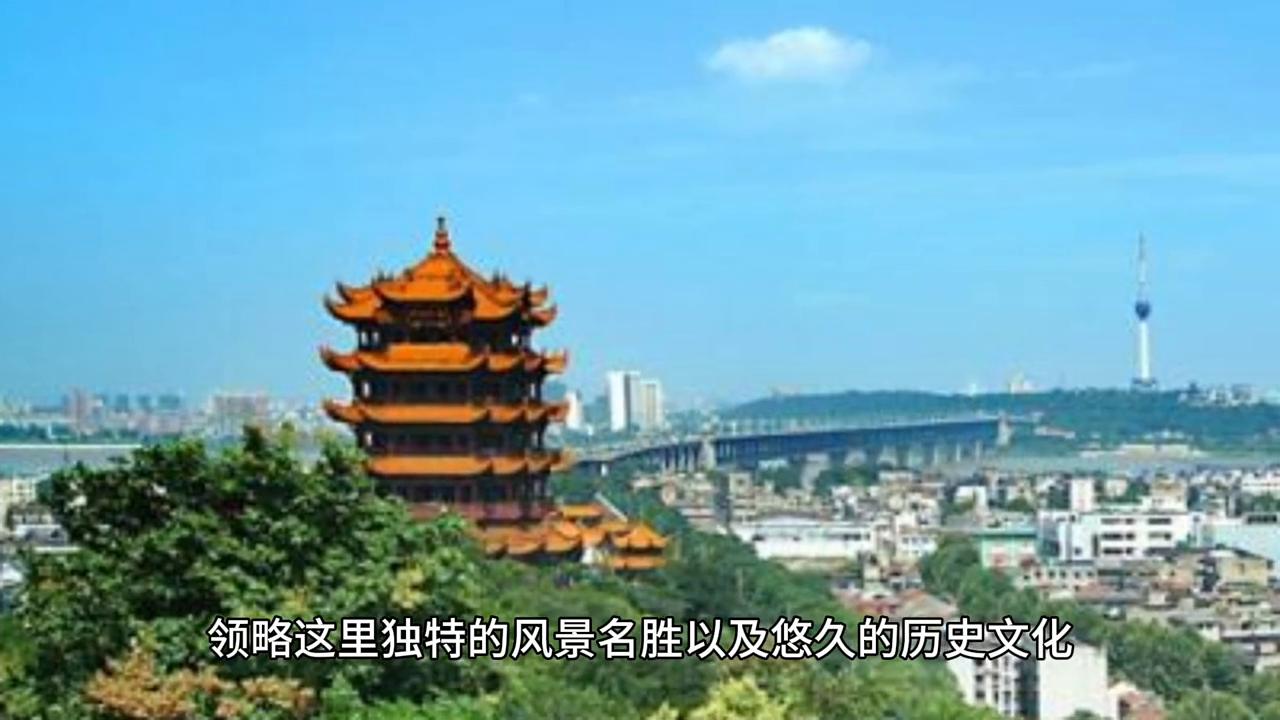 拂晓的光，刺透翻涌的云海