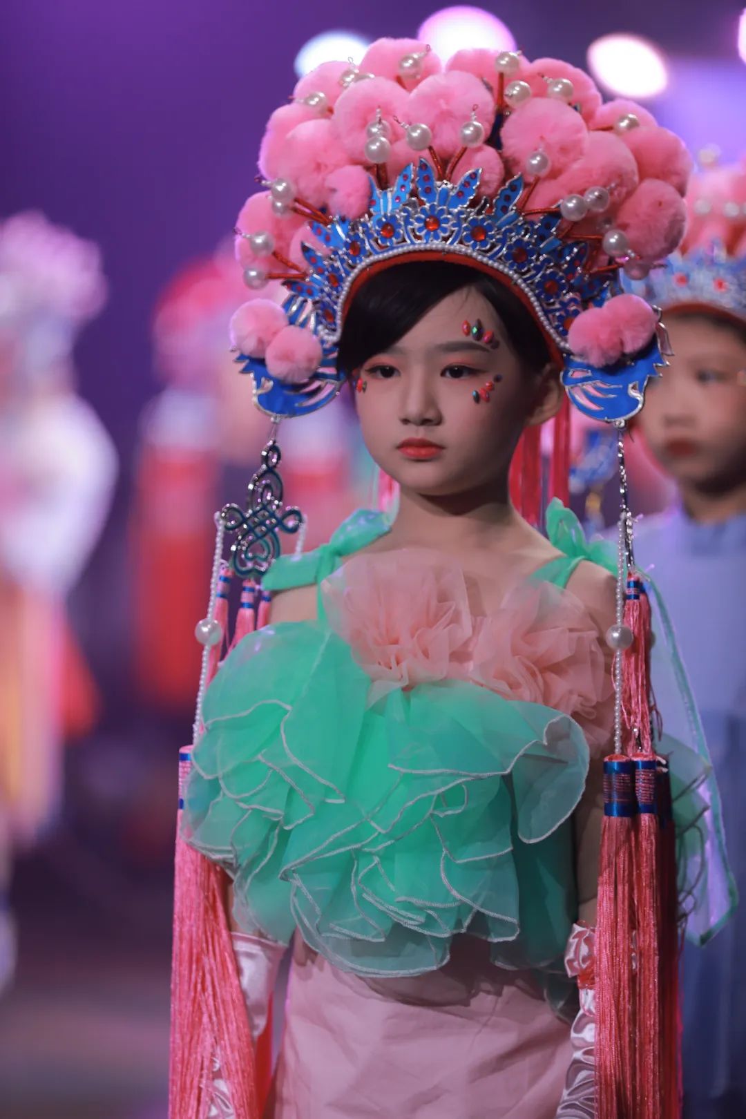 2021年国际模特时装秀,时装周2019少儿模特大赛