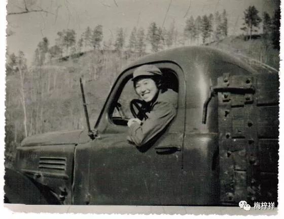 战友作品:“北极”女兵(黄爱明)梅梓祥