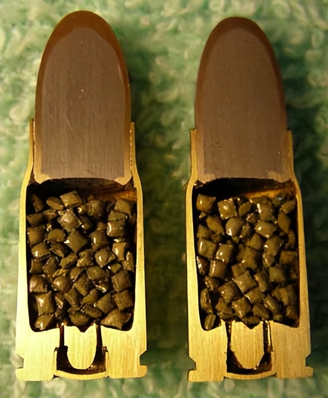 自杀都费劲的枪！日本手枪界的卧龙凤雏，南部十四式和他的兄弟