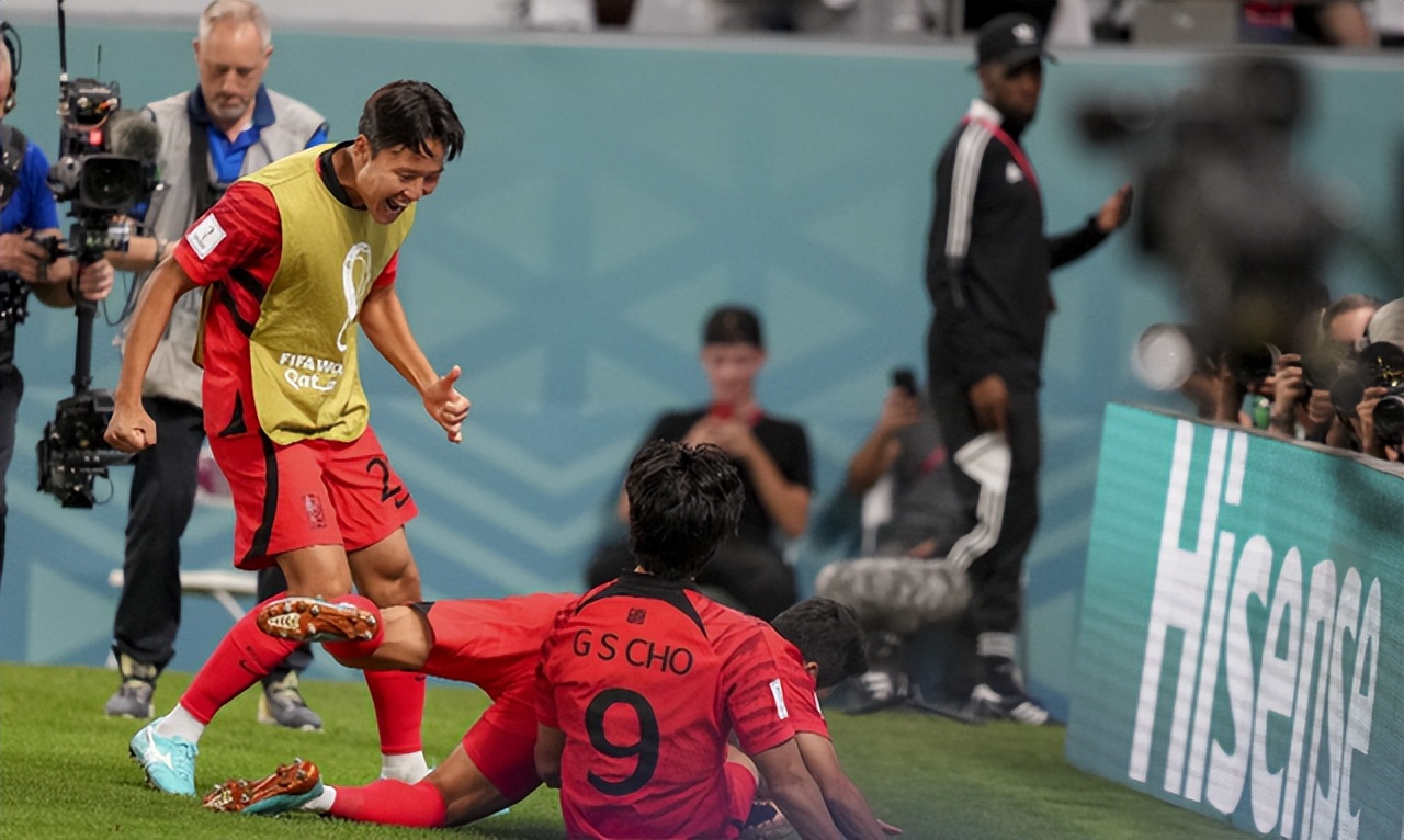 韩国主帅输球不满裁判被红牌罚下,韩国热议韩国主帅被红牌罚下