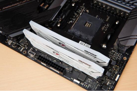 主流国产机箱的颜值之光?九州风扇CK560WH幻城首发开箱评测