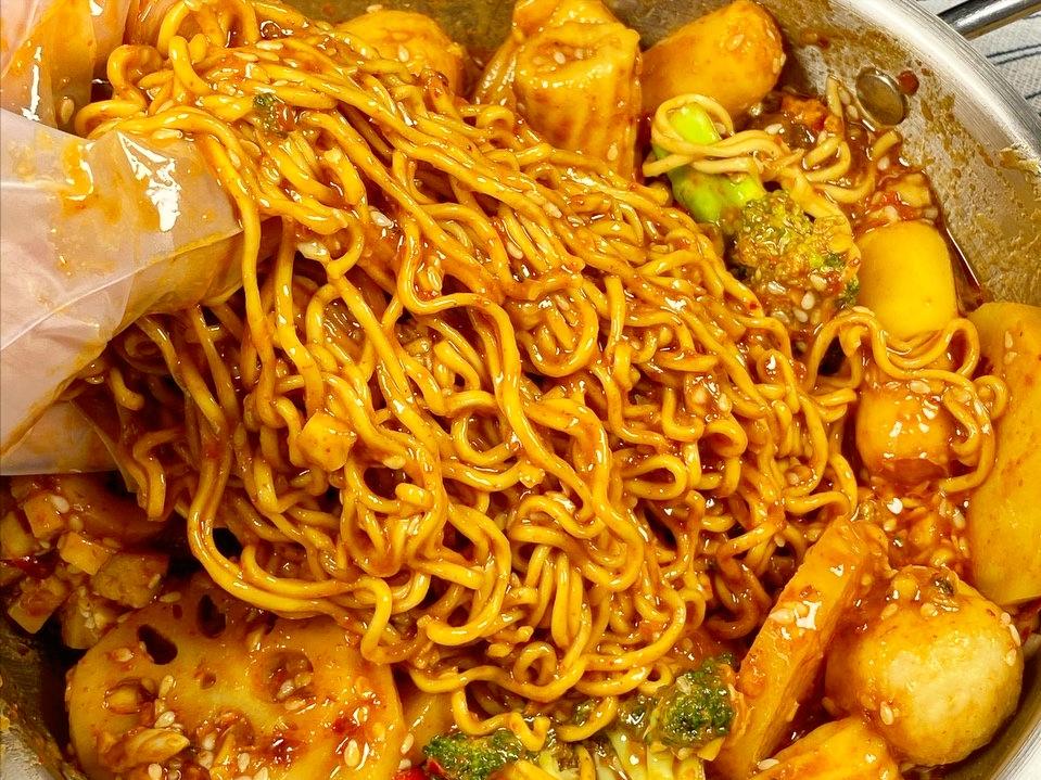 白水煮泡面怎么做,用开水泡面的神仙吃法