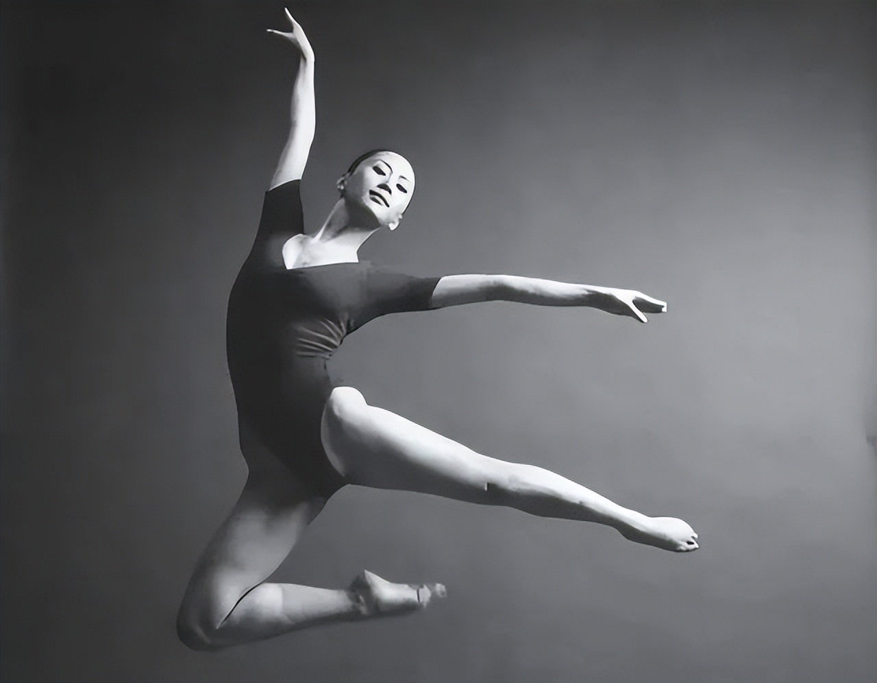 19年后再看汤加丽,为艺术献身成史上第一位人体模特,她做错了