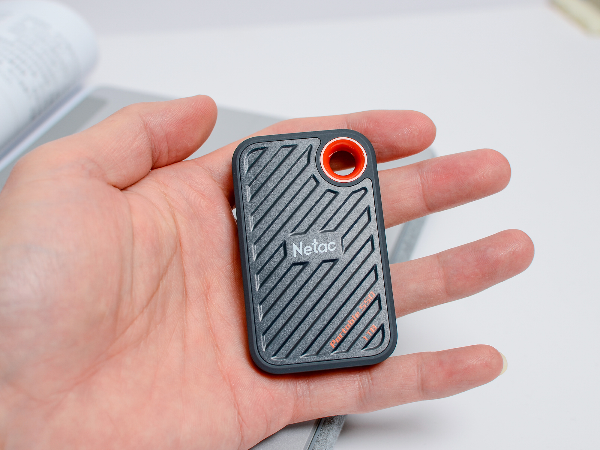 朗科zslim移动固态硬盘怎么样,朗科zx20对比台电p20移动硬盘