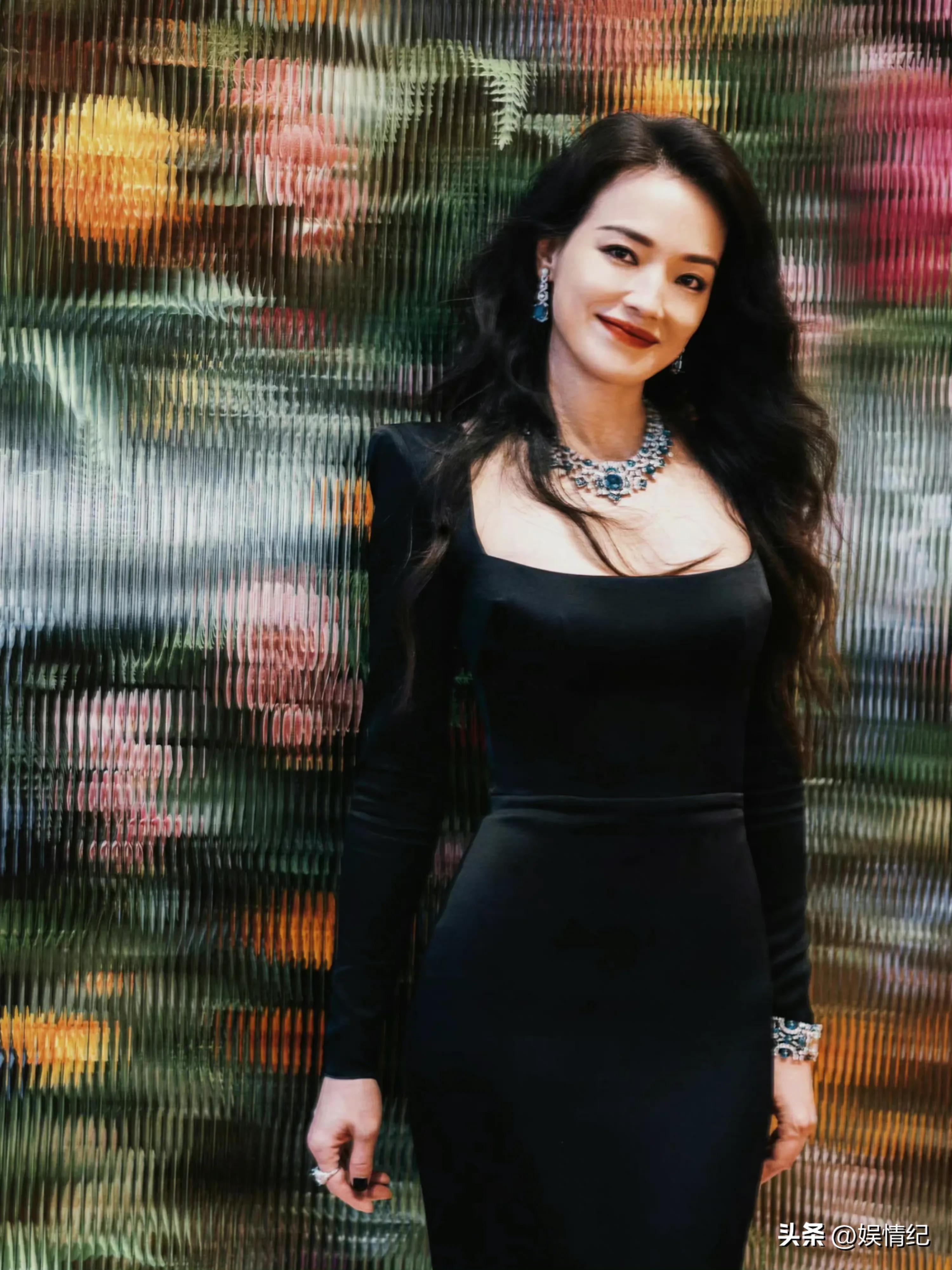 杨幂和赵丽颖最新杂志封面来比美,赵丽颖和杨幂谁拍的杂志多