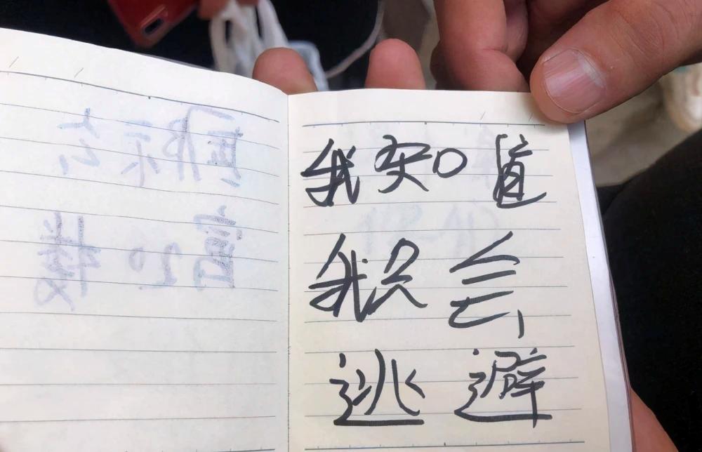 90后妈妈和孩子互怼,90后妈妈教训女儿